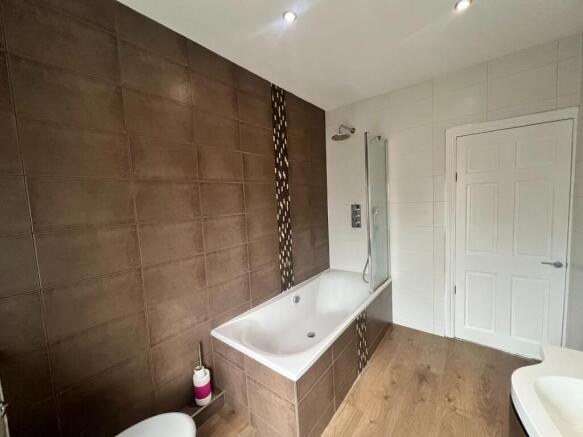 2 bed House to rent Image 11
