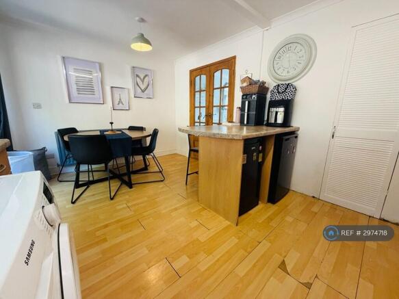 3 bed Terraced to rent Image 4