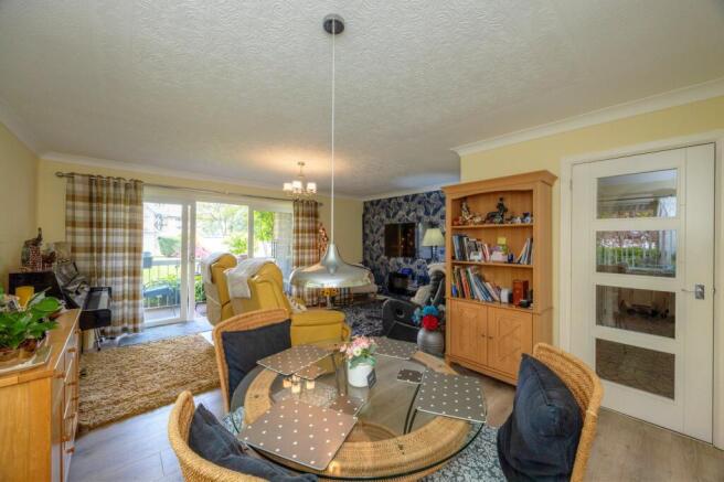 2 bed Apartment for sale Image 4
