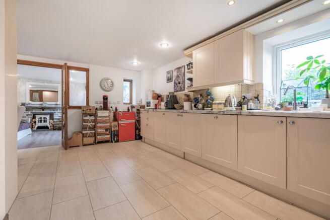 5 bed Barn Conversion for sale Image 7