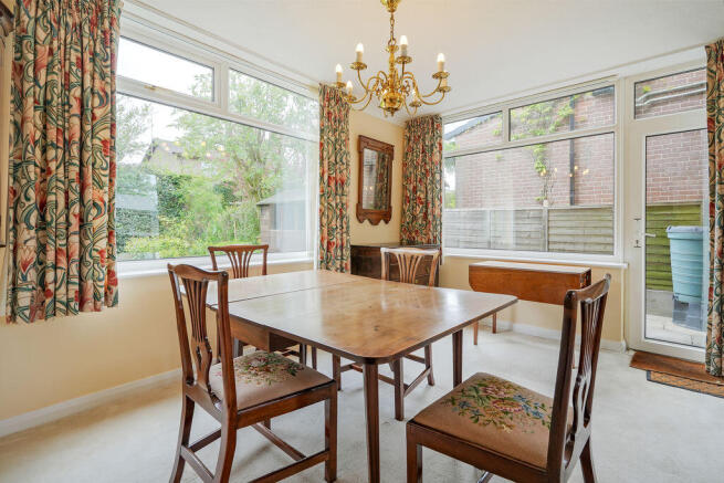 4 bed Detached for sale Image 8