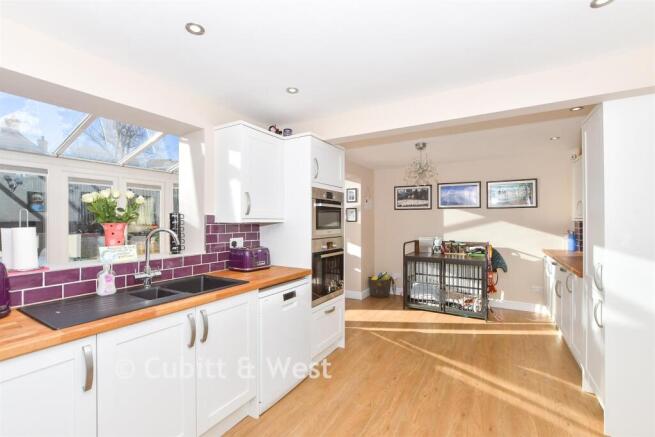 Kitchen/Breakfast Area