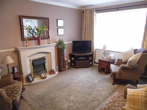 LOUNGE - to the fron