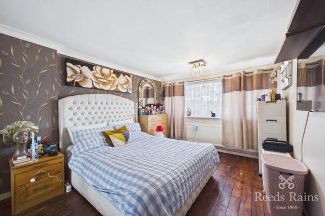 4 bed Detached for sale Image 8