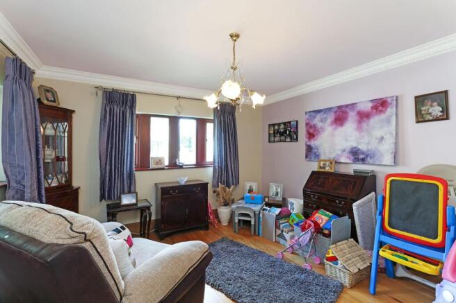 5 bed Detached for sale Image 9