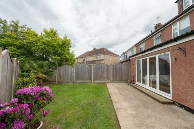 Rear garden pic 3.jpg