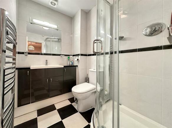 Ensuite.JPG