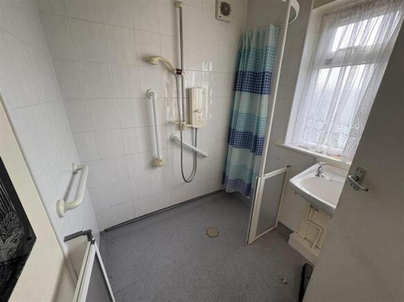 4 bed Semi-Detached for sale Image 9