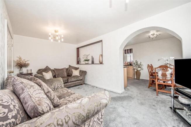 4 bed Detached for sale Image 9