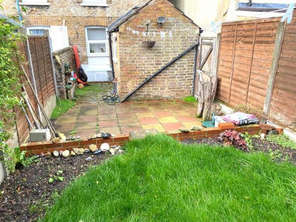 2 Bedroom End of Terrace Home