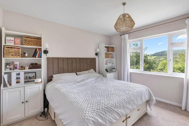 4 bed Semi-Detached for sale Image 11