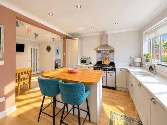 Redfern Drive, Burntwood, WS7 4TA photo 4