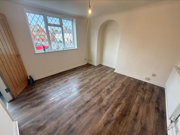 1 bed Ground Flat to rent Image 4