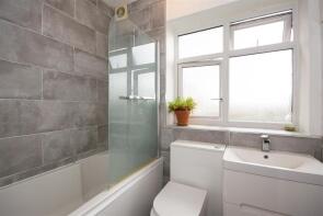 17, Gowrie Road, London SW11 5NN