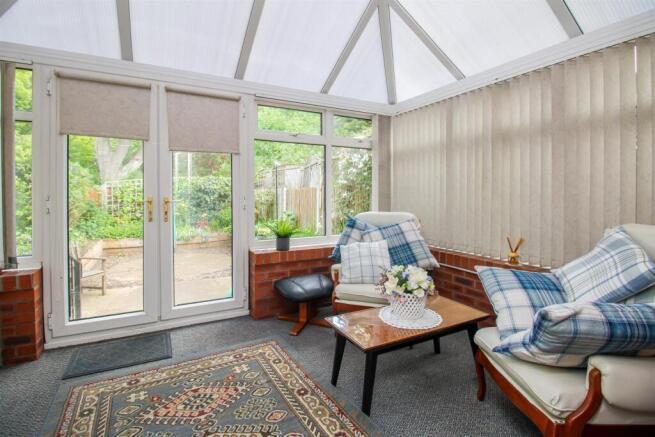 3 bed Town House for sale Image 3