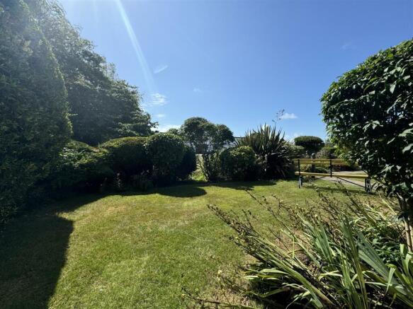 COMMUNAL GARDENS