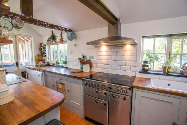 Kitchen 3.JPG