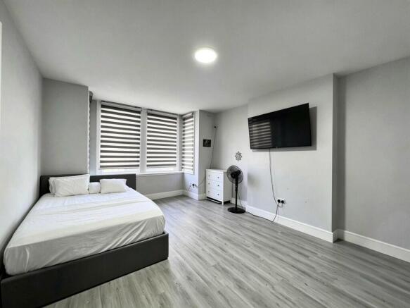 Flat 1 74 chaplin...
