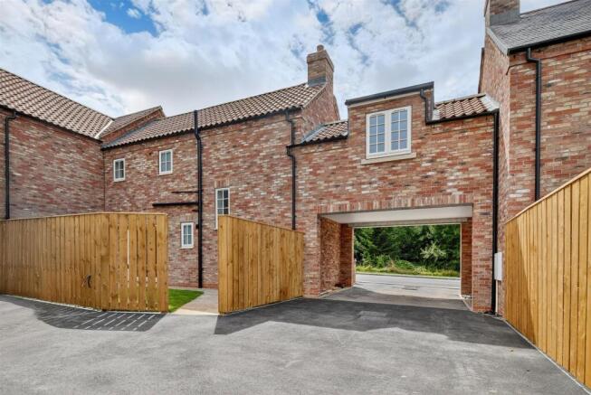 3 bed Terraced for sale Image 5