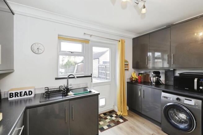 2 bed Semi-Detached for sale Image 4