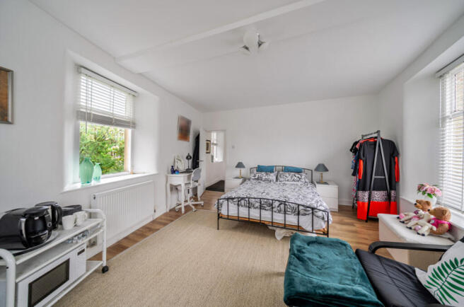 3 bed Terraced for sale Image 11