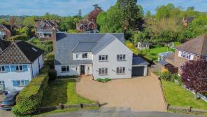 15, Orchard Way, Haywards Heath RH16 1UX