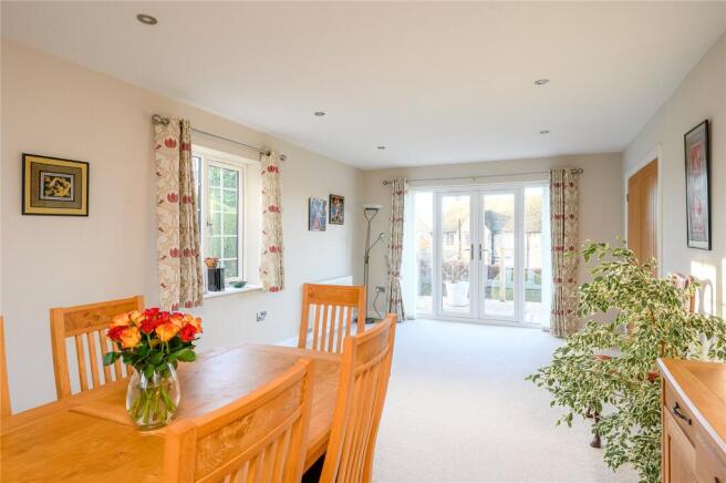 5 bed Detached for sale Image 8