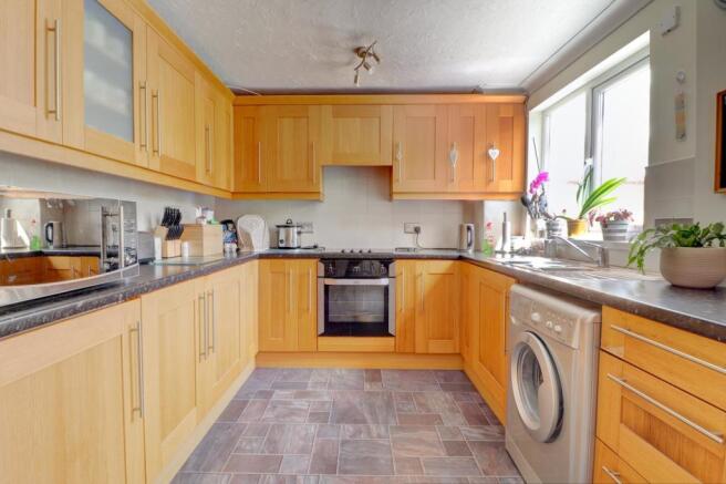 Kitchen 2.jpg
