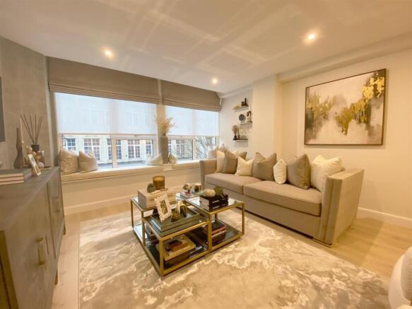 2 bed Flat for sale Image 5