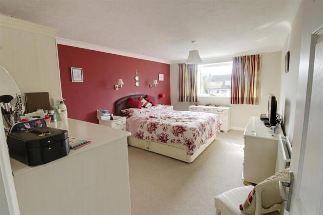 Bedroom 1.jpg
