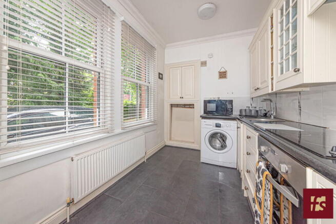 The Pines, Upper Broadmoor Road, Crowthorne, Berkshire photo 4