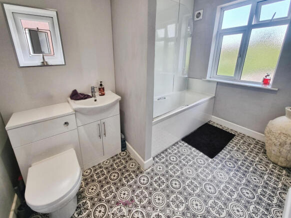3 bed Semi-Detached for sale Image 7