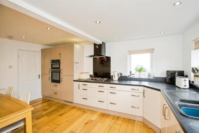 2 bed Semi-Detached Bungalow for sale Image 12