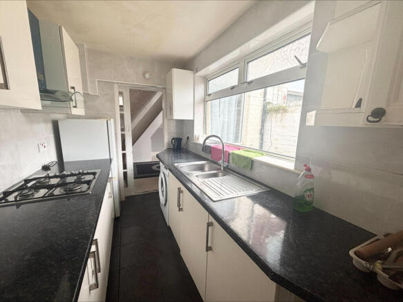 3 bed House to rent Image 4