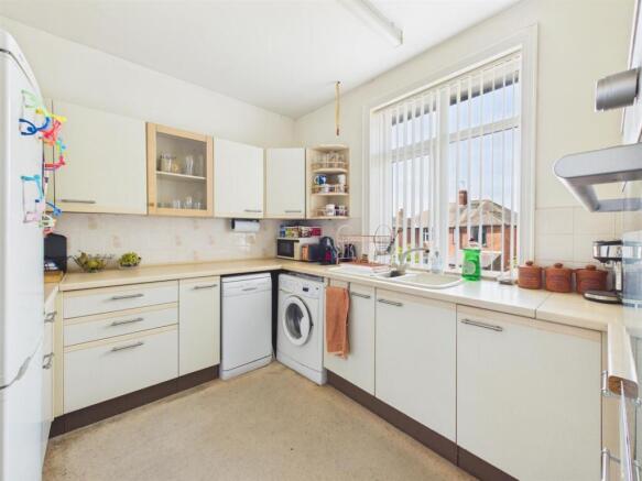 4 bed Block of Apartments for sale Image 9