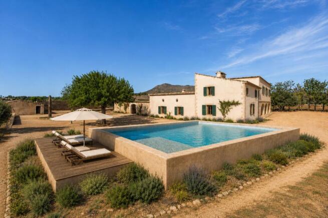 Visualisation ¿ Safreig converted into a pool with sun terrace