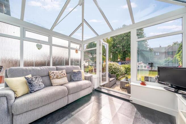 5 bed Semi-Detached for sale Image 4