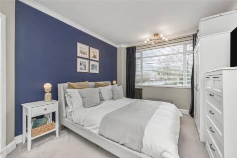 Balham High Road, London, SW17