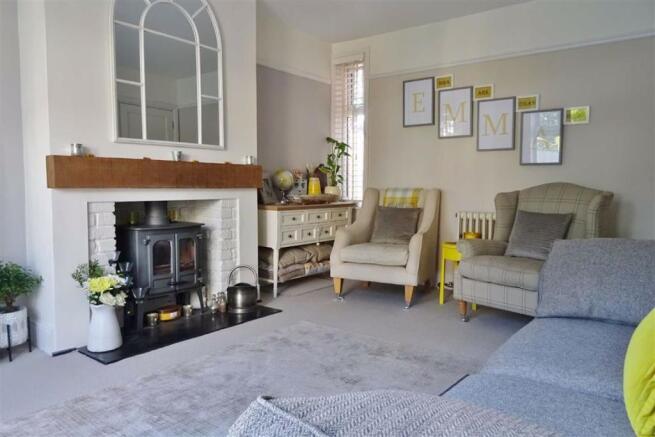 SITTING ROOM:
