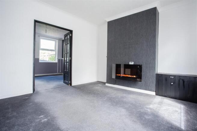 FRONT LOUNGE
