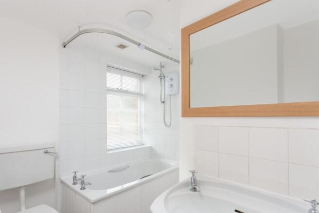 3 bed Terraced to rent Image 5