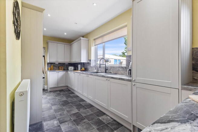 3 bed Semi-Detached for sale Image 8
