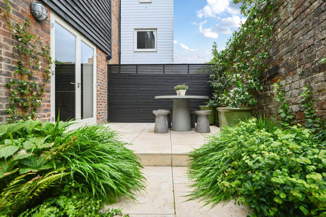 6 Meryon court tn...