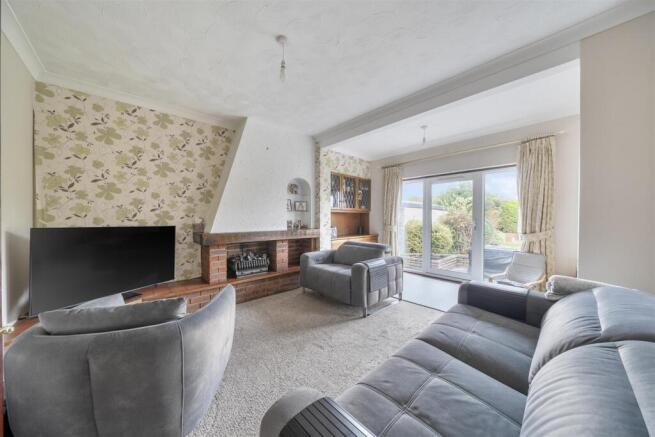 Elm Avenue - Lounge 1.jpg