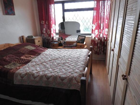 bedroom1.JPG