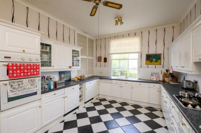 4 bed Town House for sale Image 6