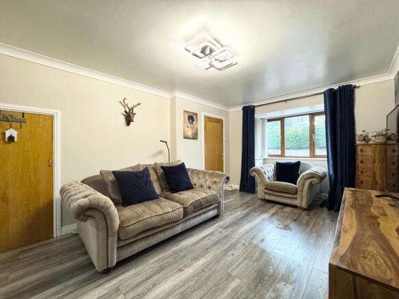 4 bed Detached for sale Image 6