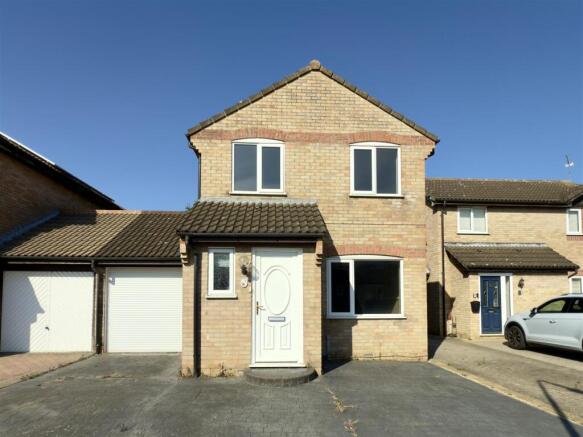 3-bed detached on Wentworth Drive, Pinewood, £220,000