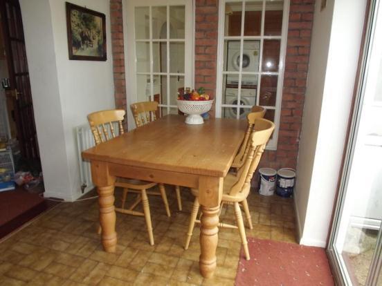 Dining Area (2)