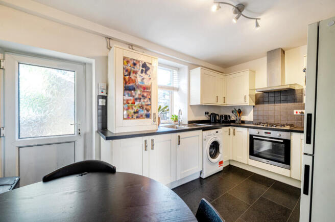 1359936-12-68da55...